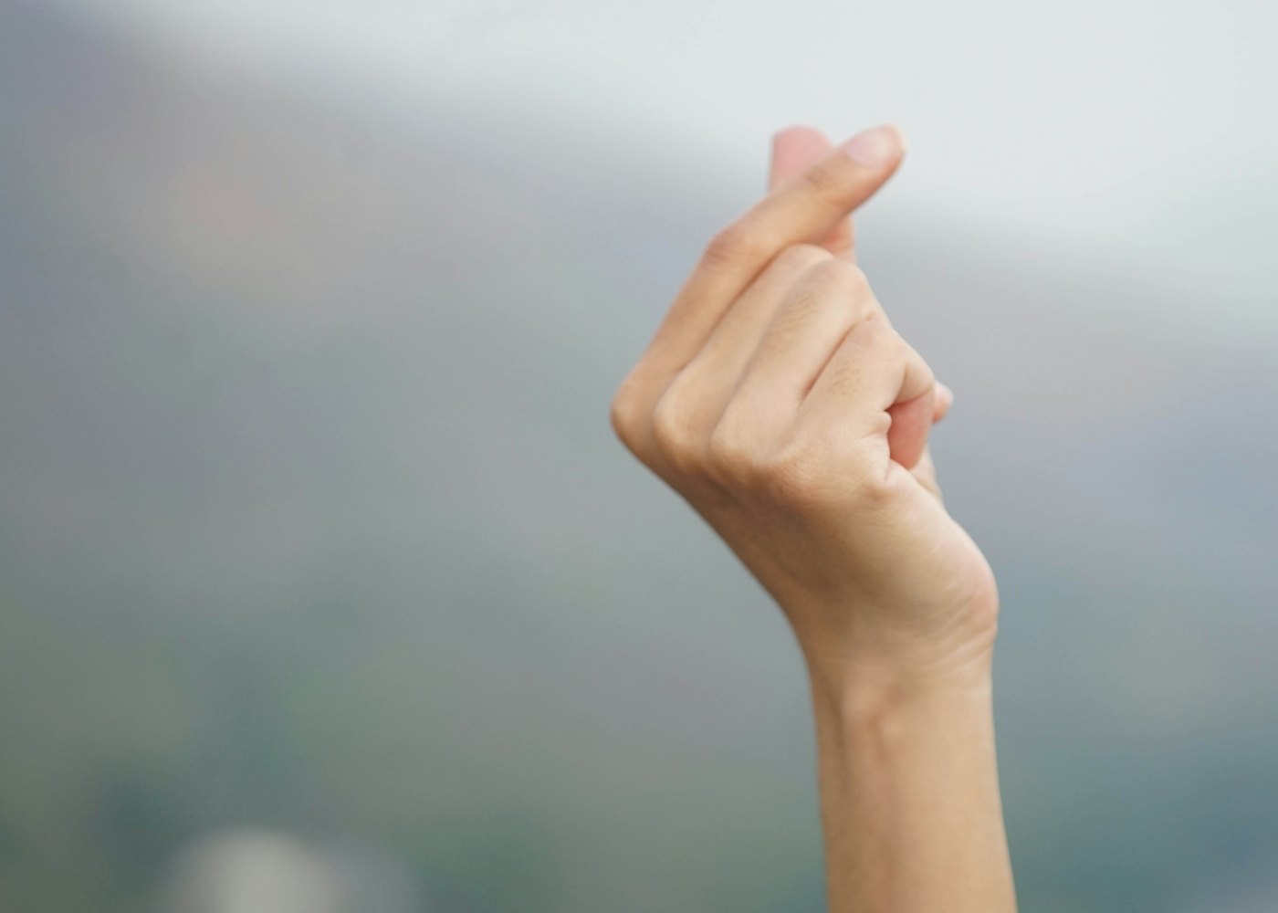 Eine Hand macht eine Geste